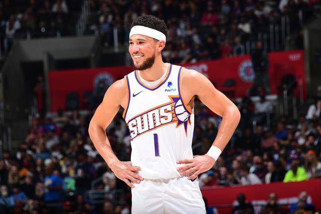 斯诺克世锦赛：中国双星16强战继续 赵心童两局领先丁俊晖